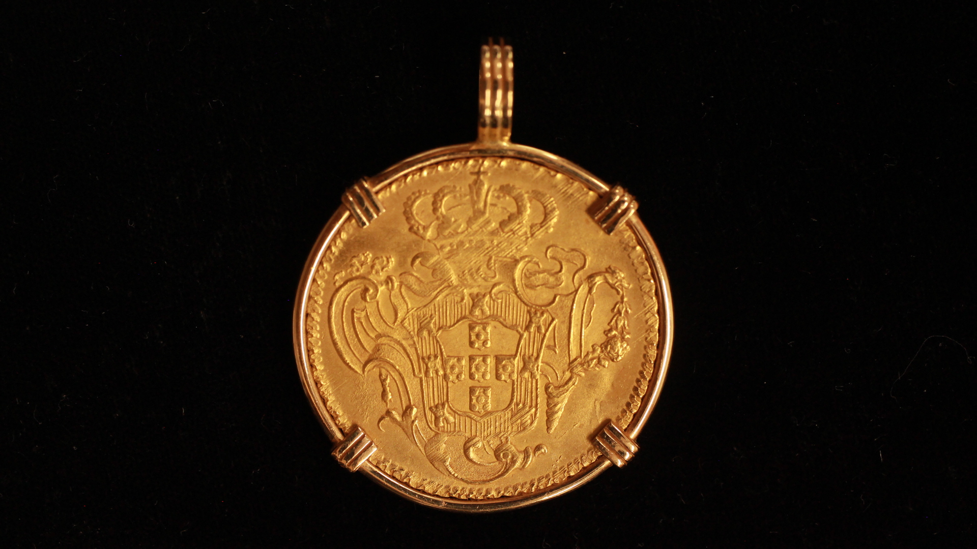 "Clive of India Treasure", Four escudos, pendant, 2015102 - Image 2