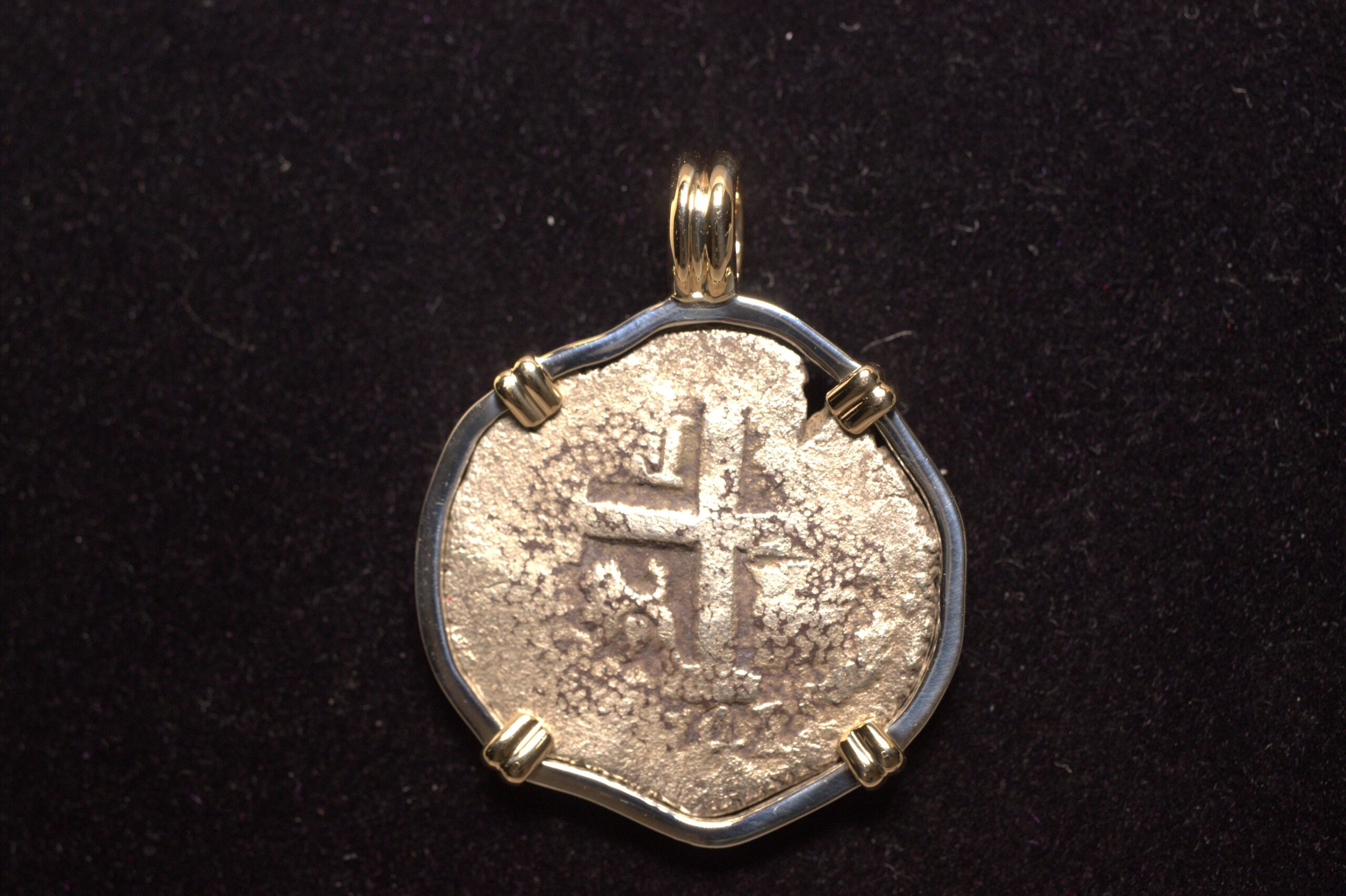 Unknown shipwreck dated 1741, 2 reales mounted, 2021303