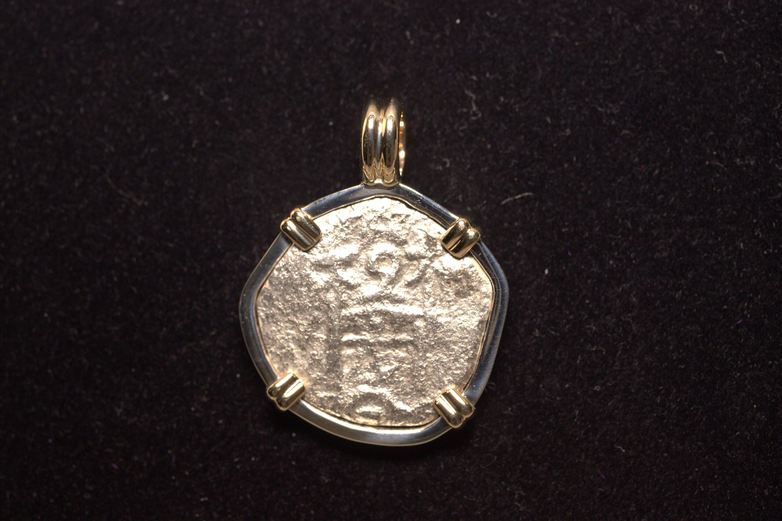 Unknown shipwreck dated 1737, 2 reales mounted, 2021334