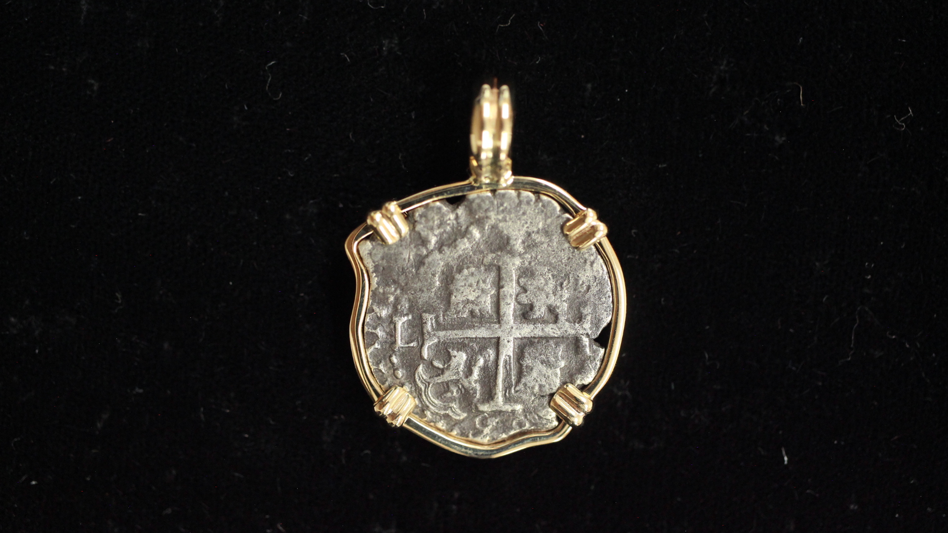Unknown shipwreck, 1 real mounted in Gold, 2026101